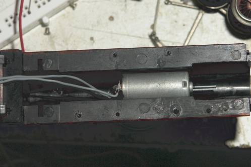 CD-rom motor in de kap van een Piko BR55. Past precies