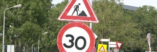 Een bord dat waarschuwt voor wegwerkzaamheden voor de bouw van Laagdreef
