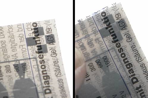 Detail-opname van uitlijnkruis op papier, met papier niet en wel dubbel gevouwen