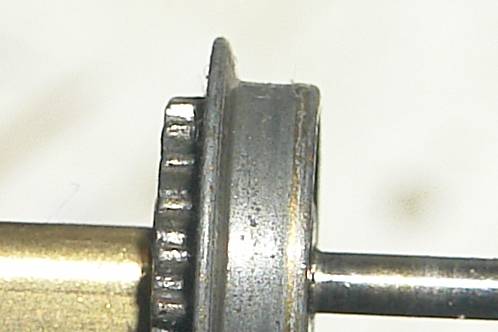 Detail-opname van het versleten loopvlak van de wielen van de Fleischmann O&K