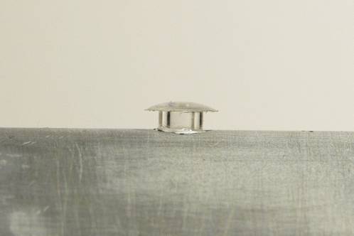 Ketel met deksel-opening, gemaakt van een meubel-stopje