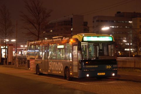 Connexxion Ambassador 8390 op busstation Zaandam