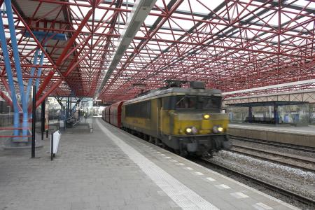 Loc 1616 met trein naar Beverwijk