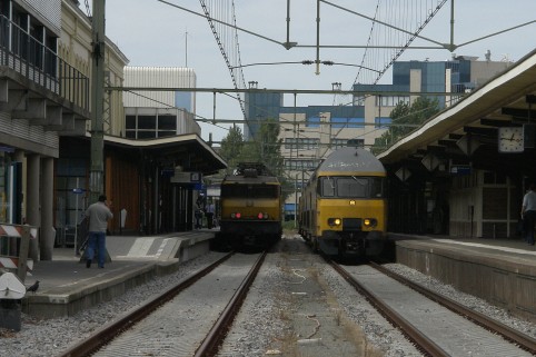 Trein naar Amersfoort (links) trein naar Hoorn (rechts)