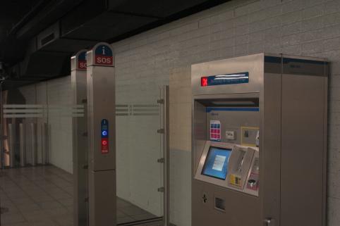 Defecte chipkaart automaat op station Wibautstraat