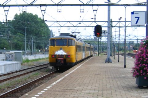 Sprinter 2894 vertrekt richting Heerlen