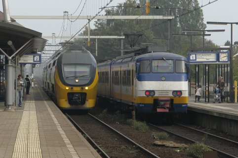 Trein 5549 en trein onbekend