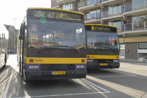 Busstation Tilburg NS: Buslijn 138 en 143