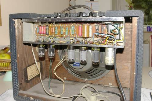 The Ampeg R12A amplifier opened for the first time for a quick view on its inside