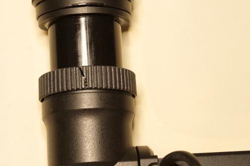 de zoeker van een JVC GY-HM750 videocamera met breuk in de vergrendelring