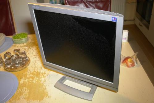 Medion 30919 PO TFT-LCD monitor on the kitchen table for repairs
