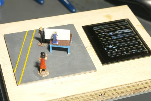 Het miniatuur-diorama bijna klaar, nog zonder beschermkap en los op de onderbak