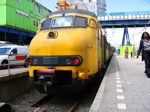 Dubbele plan V als trein naar Zandvoort aan Zee
