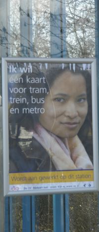 poster op station Diemen