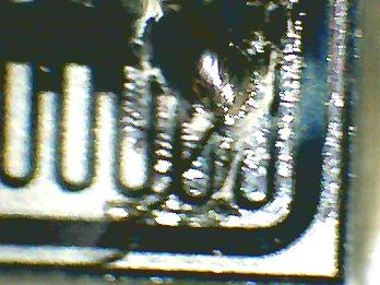 Schade aan transistorchip in STK4853 versterkermoduul. Deel van transistorlichaam afgebroken