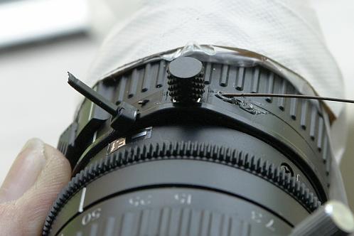Fujinon standaard 1/2 inch videolens met defecte backfocus ring en poging die te repareren