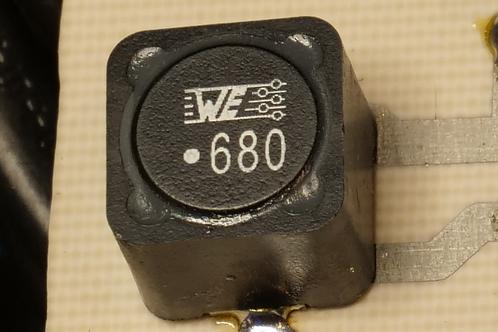 Een vierkante, zwarte spoel in SMD formaat van Würth Elektronik