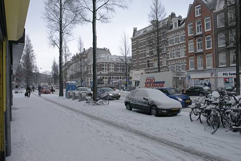 Sneeuwval in de Bilderdijkstraat Amsterdam op 3 februari 2012
